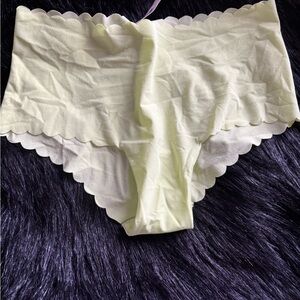 NWT Victoria Secret Scalloped High-Waisted Briefs, lime green, Size L